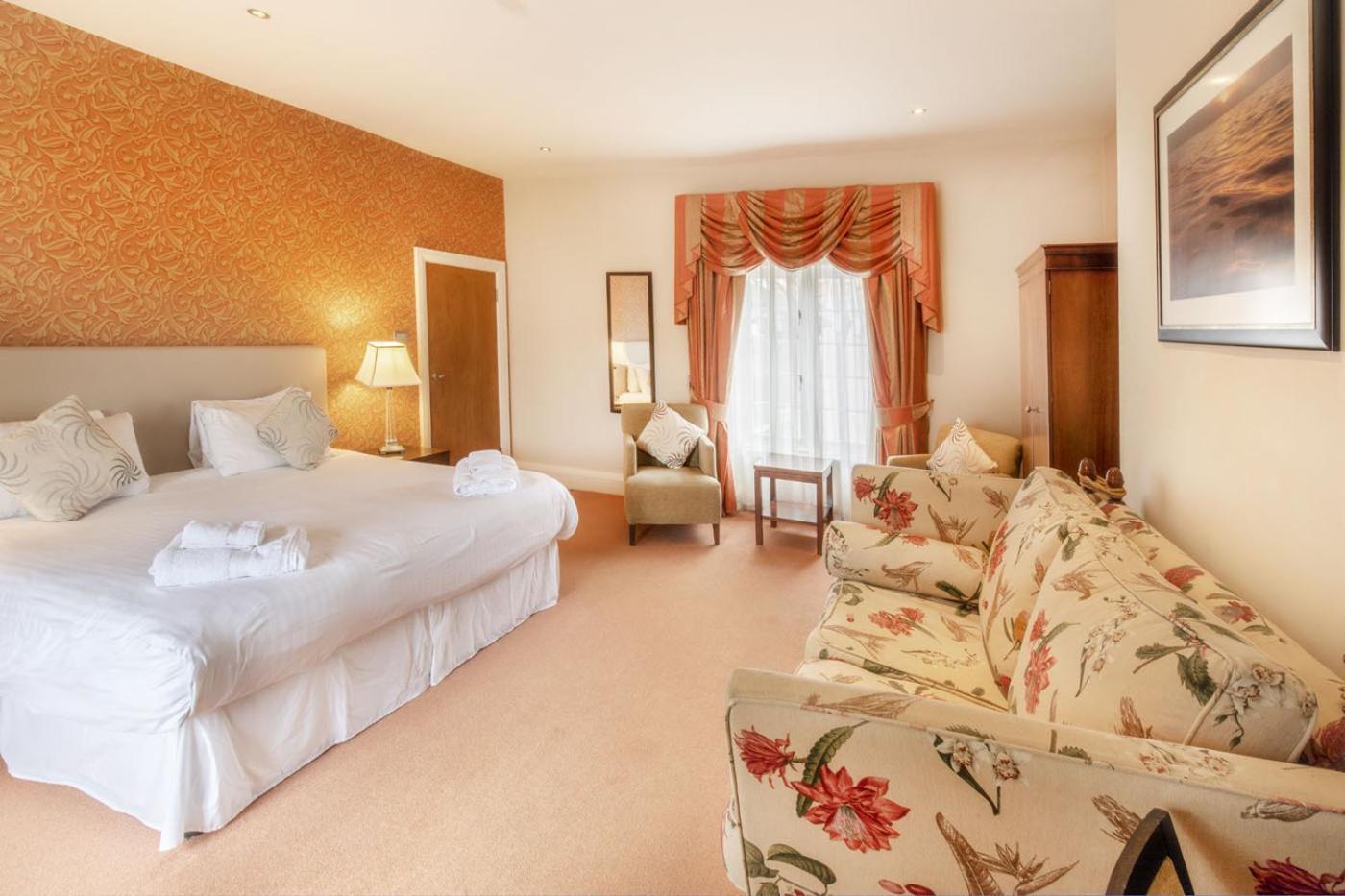 غريت بيركهام The Kings Head Country Hotel الغرفة الصورة
